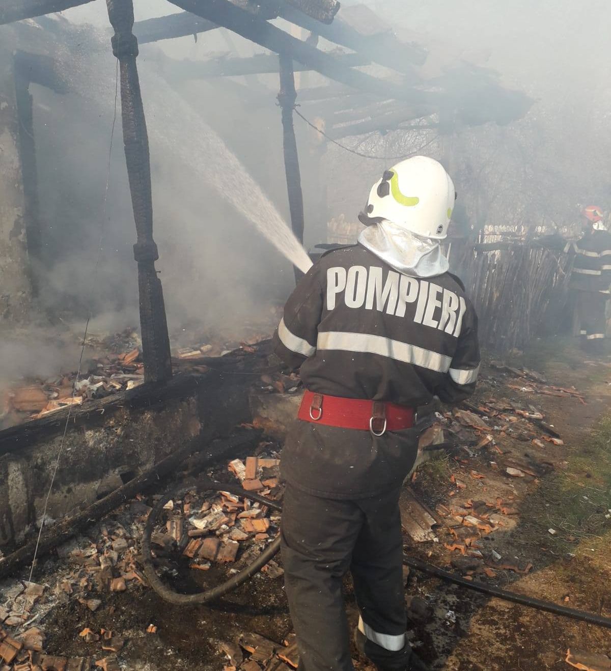 pompieri incendiu