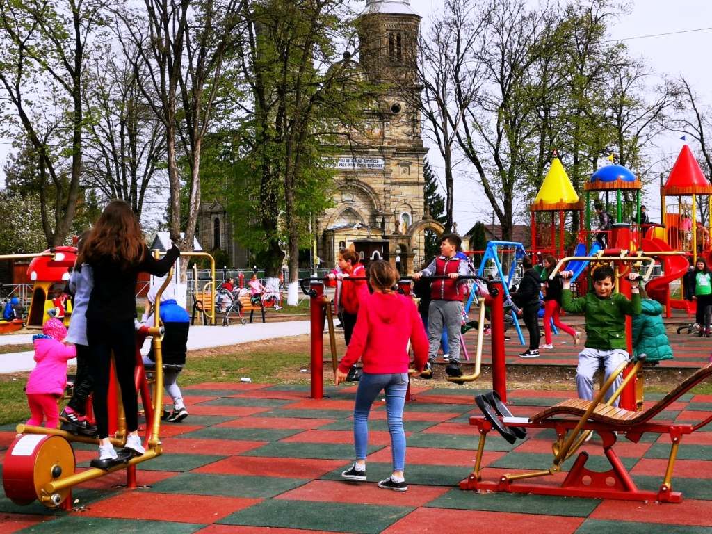 parc-cut-dumbrava-roșie-neamt-joacă-6