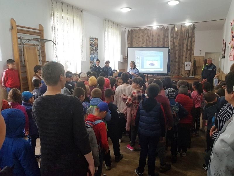 Polițiștii-au-„descins”-la-grădiniță-FOTO