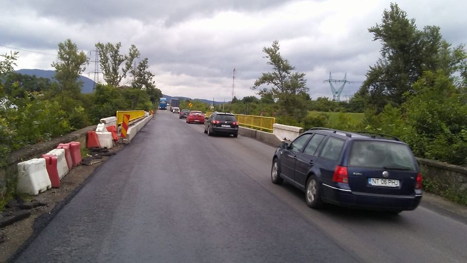 Trafic-reluat-pe-ambele-sensuri-pe-podul-de-la-Preluca-FOTO