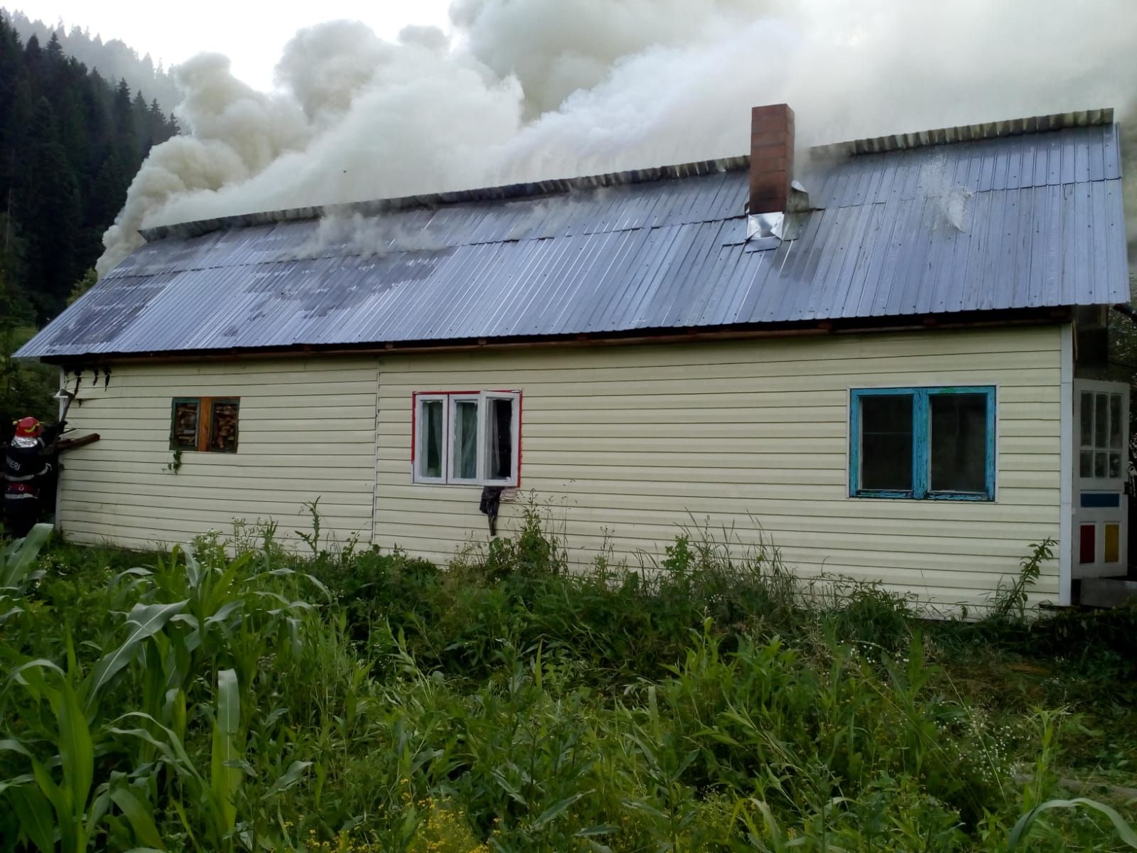 incendiu violent