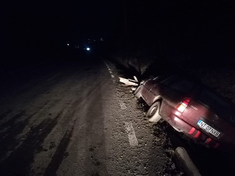 Un-șofer-beat-a-intrat-cu-mașina-într-un-pod-FOTO-2