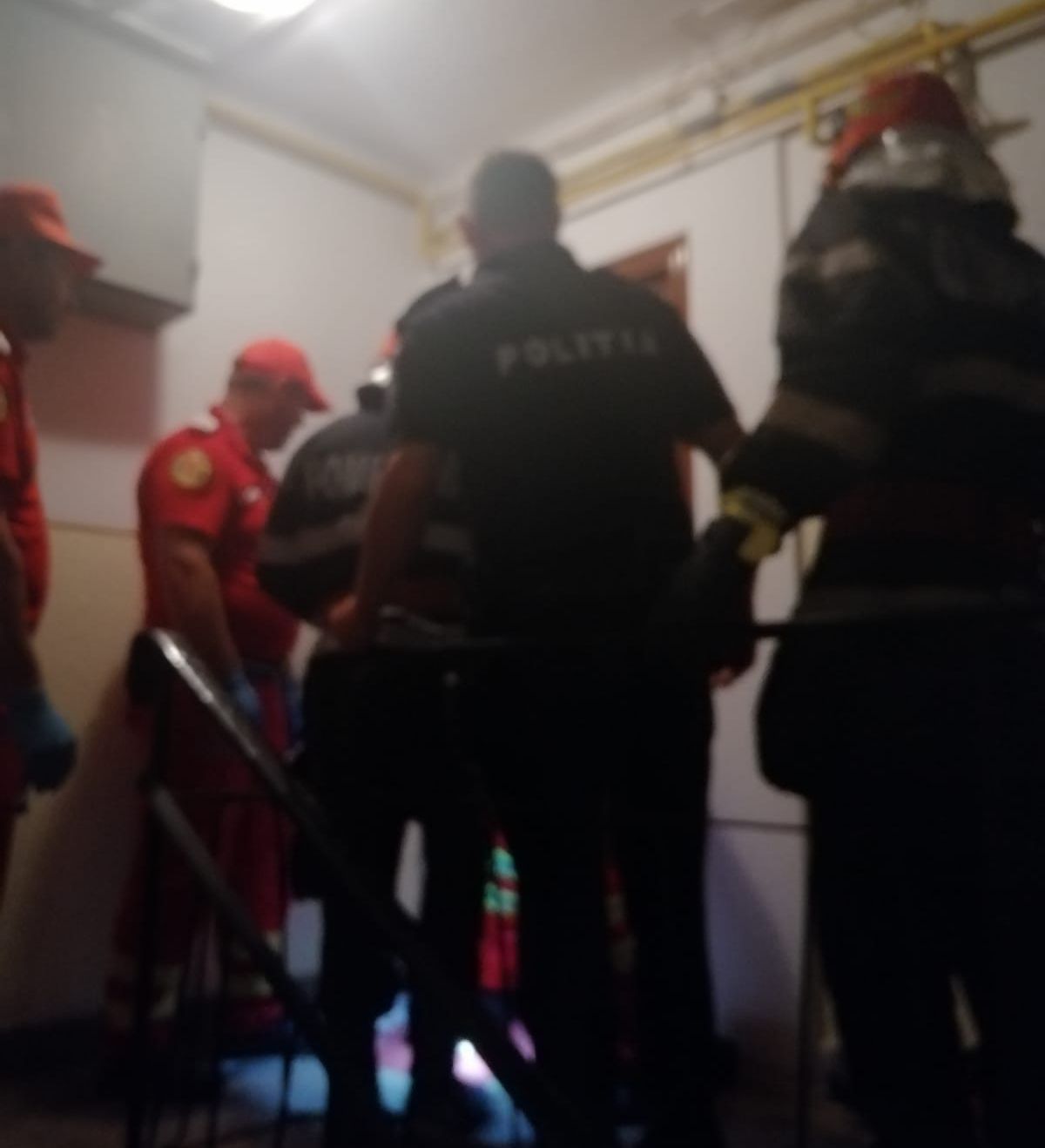 persoane blocate in casa