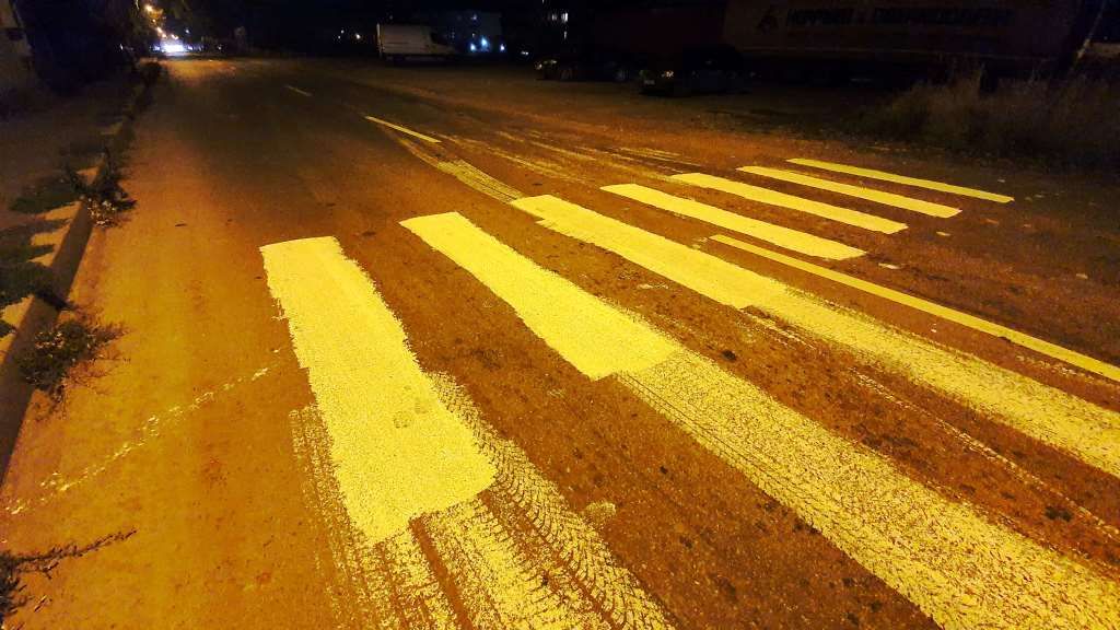 Și-au făcut singuri o trecere pentru pietoni (FOTO) (3)