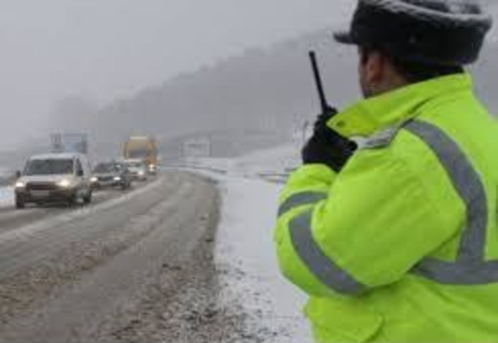 Atenţie conducători auto! Polițiștii recomandă să adaptaţi permanent viteza la condiţiile de drum !