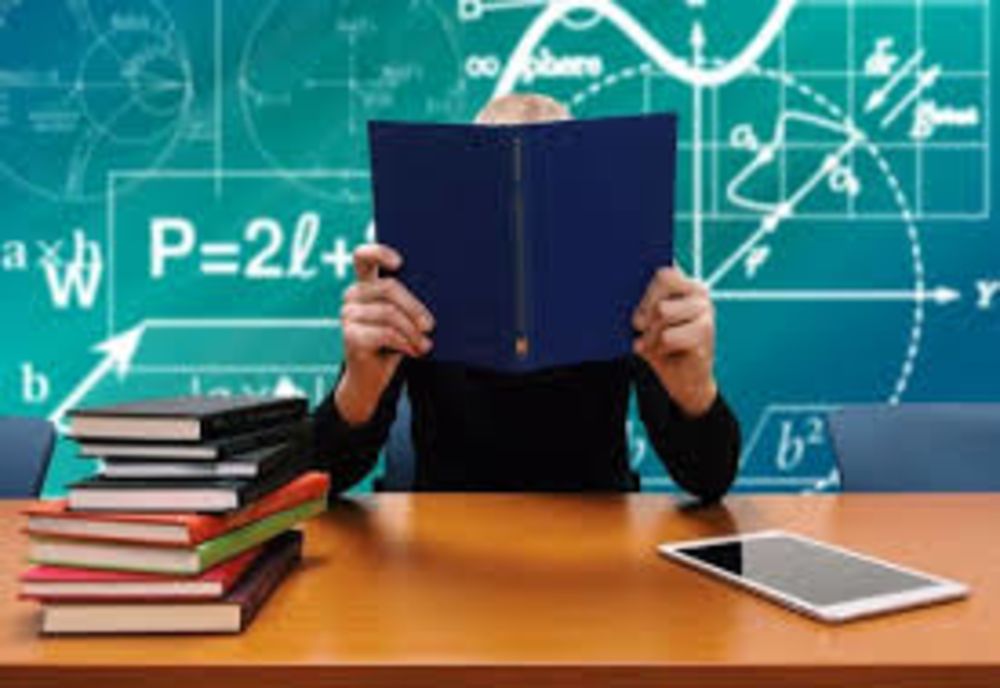 Structura anului şcolar 2020-2021, în dezbatere publică. Sunt propuse două vacanțe de primăvară