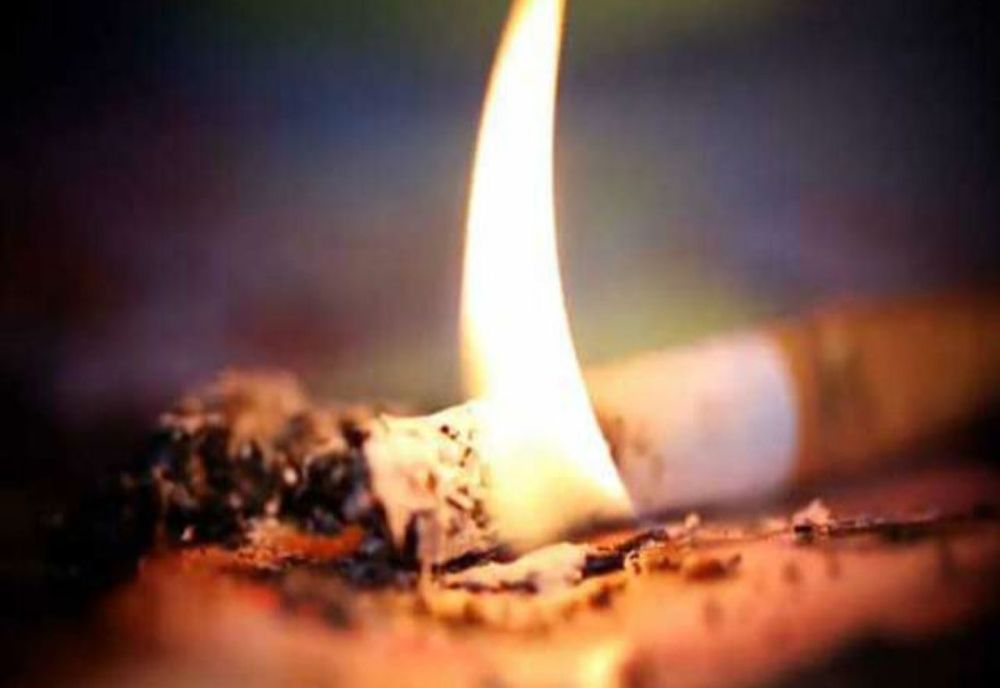 Incendiu în Roman pornit de la o țigară