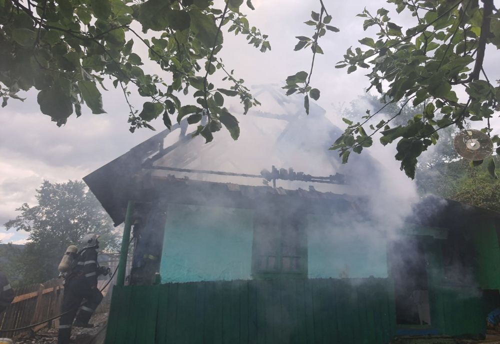 Incendiu cu victimă în Neamț (FOTO)