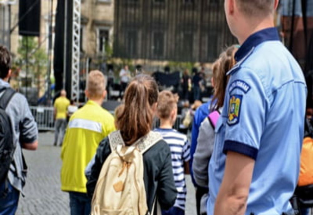 Polițiștii vor fi  începând de luni în toate școlile! Care va fi misiunea lor