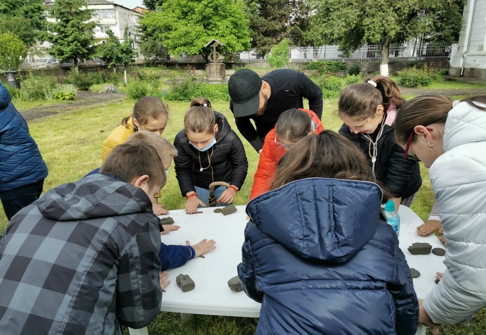 Meșteșugurile preistoriei învățate la muzeu