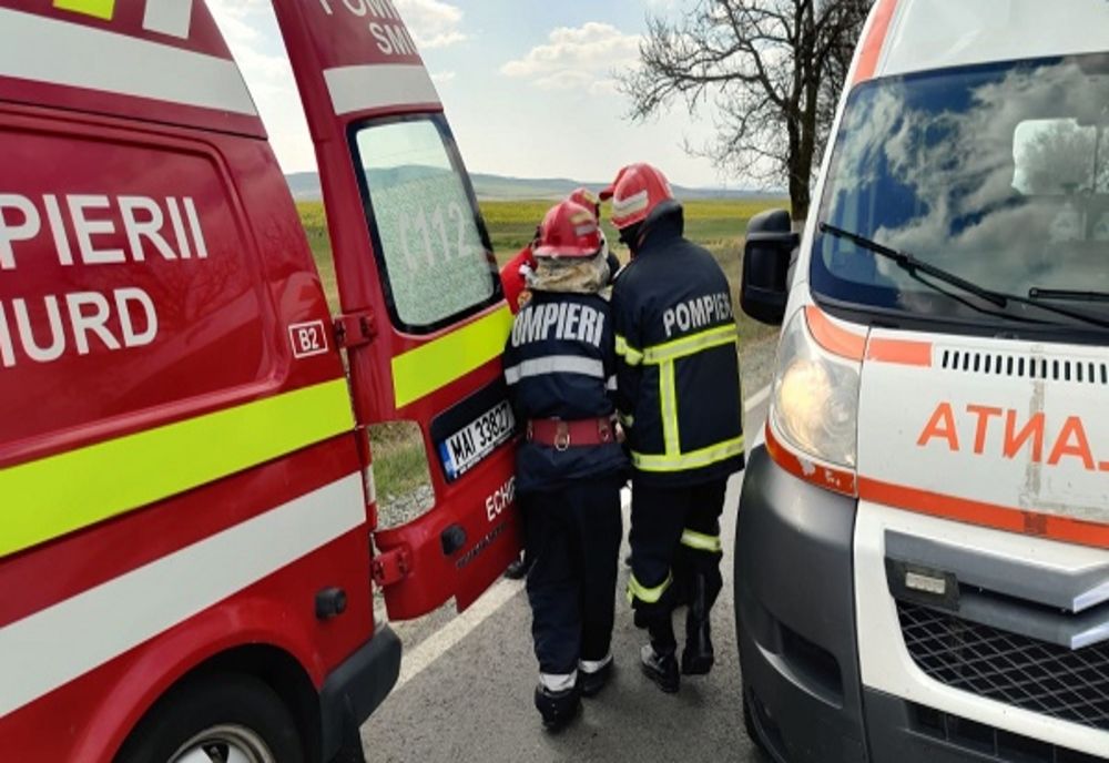 Accident rutier produs pe fondul neatenției. O șoferiță de 26 de ani a ajuns la spital 