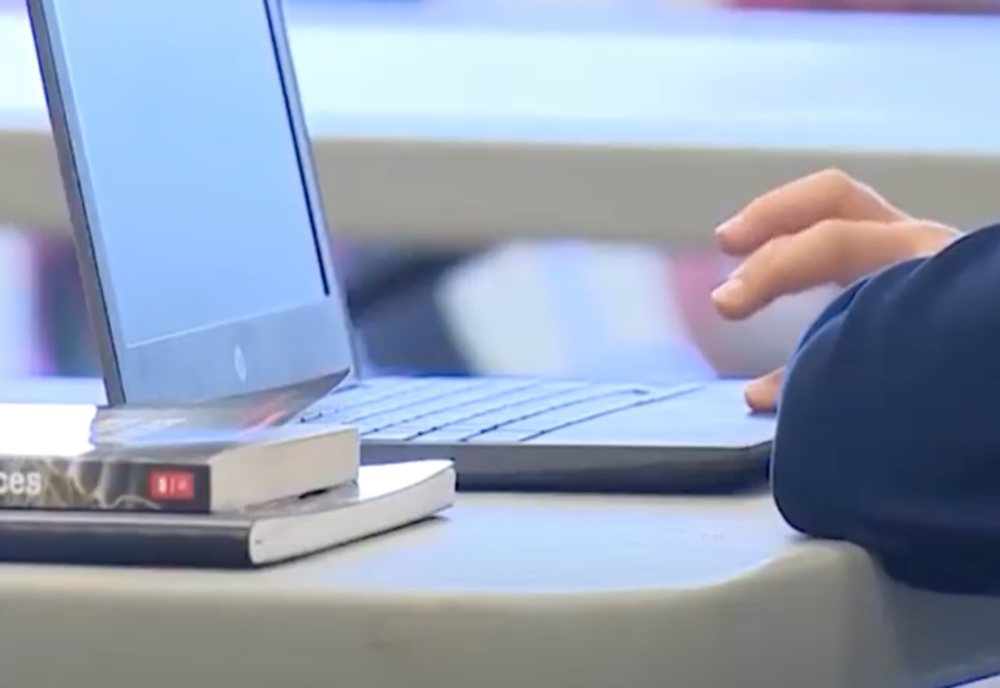 31 de clase din Neamț își desfășoară cursurile online