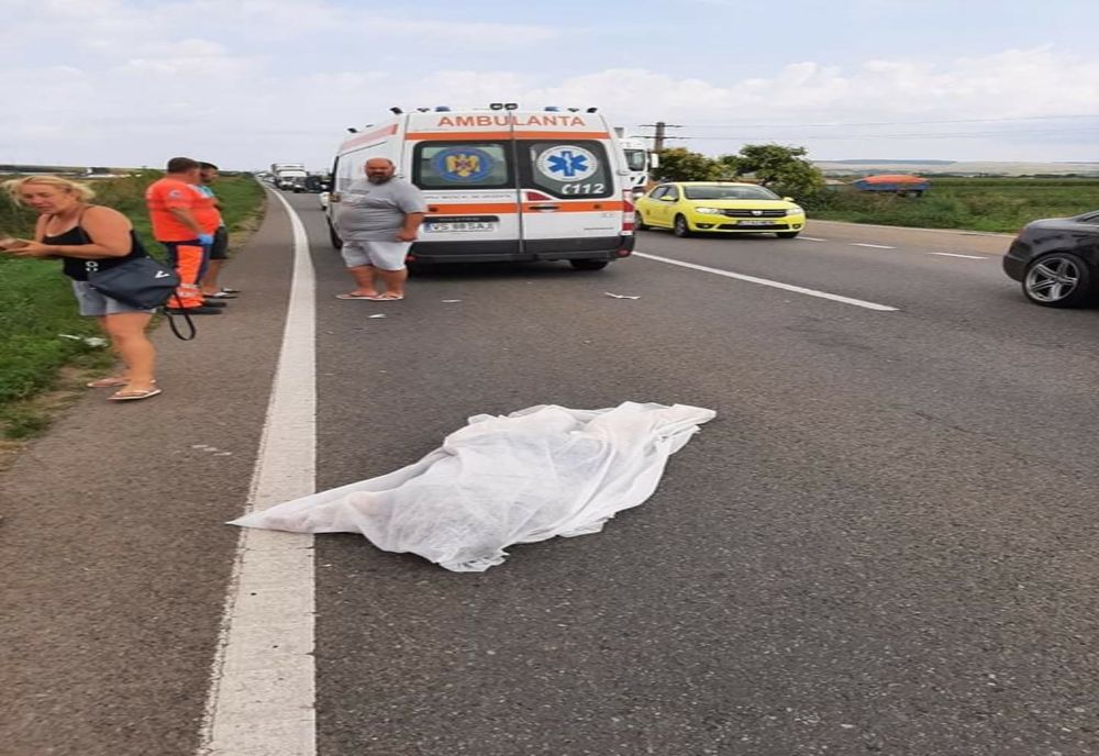 Pieton accidentat mortal. Șoferul susține că victima era întinsă pe carosabil