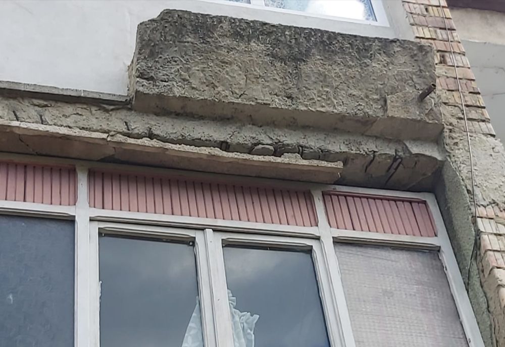 Atenție! Pericol pe un bulevard din Piatra-Neamț