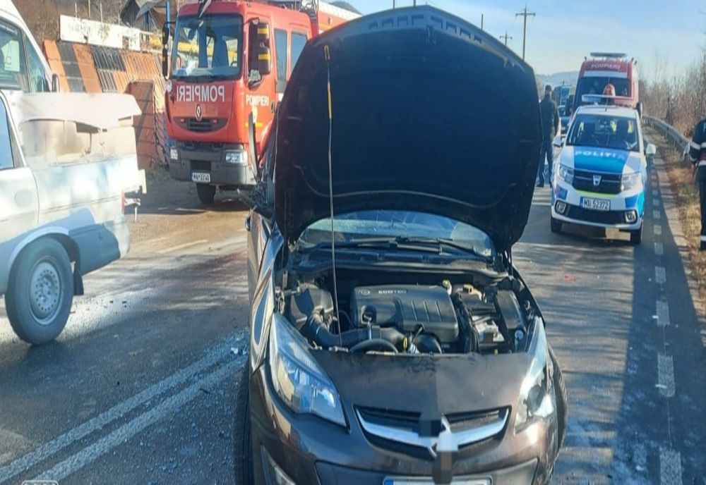 Carambol cu patru mașini la Alexandru cel Bun! O persoană a fost transportată la spital!