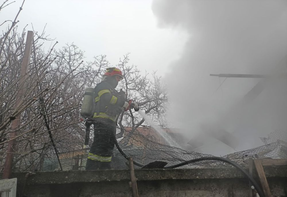 Incendiu la o magazie din Piatra-Neamț