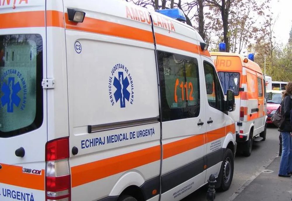 O fetiță de 7 ani din Roman a căzut de la etajul 4 al unui bloc
