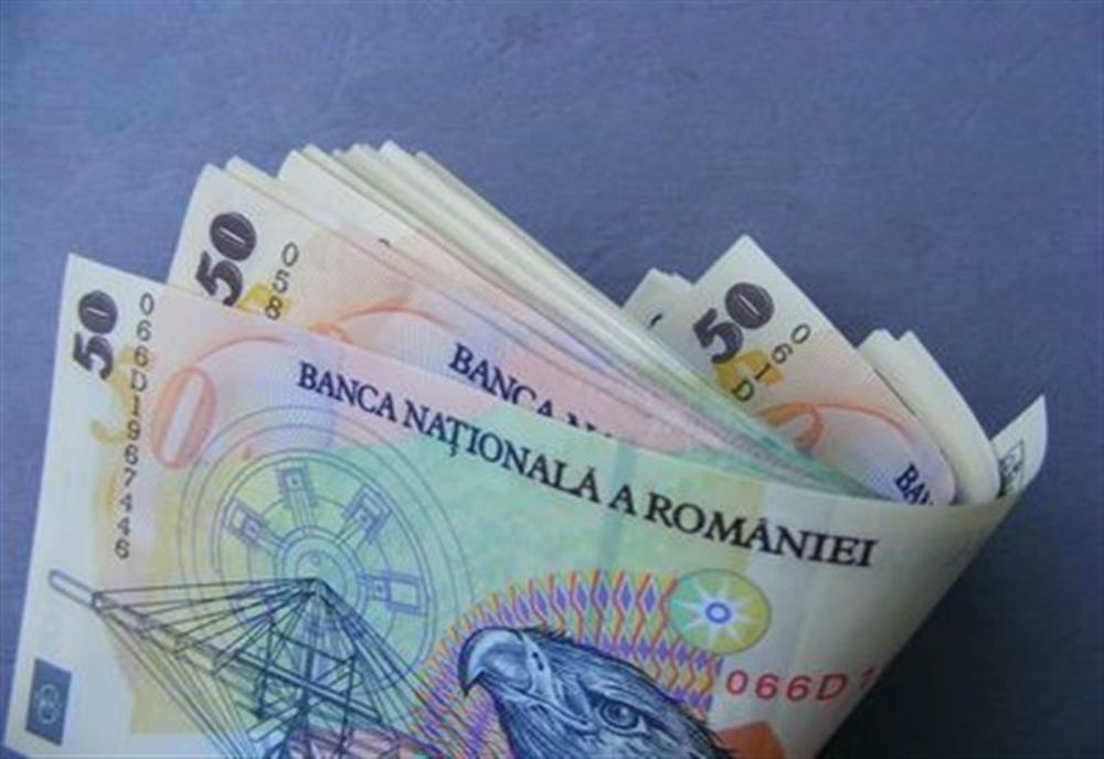 Doi bărbați din Neamț, au înșelat un băcăuan prin metoda „șmen”. Ce sumă i-au sustras