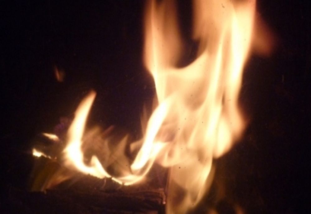 Patru tone de paie, incendiate intenționat
