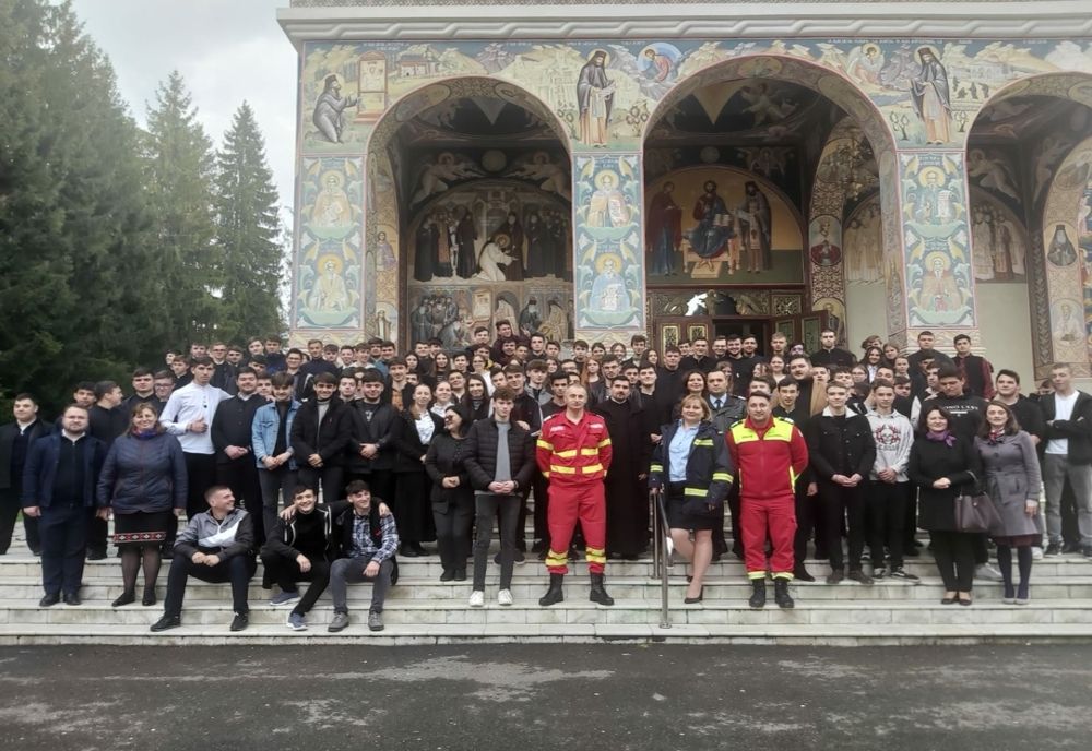Lecții de prim-ajutor pentru elevii de la Seminarul Teologic Ortodox "Veniamin Costachi"
