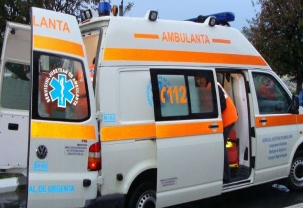Accident în Săvinești! O persoană a ajuns la spital