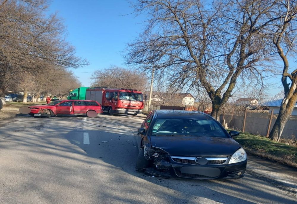 Accident rutier în Humulești. Două persoane, rănite 