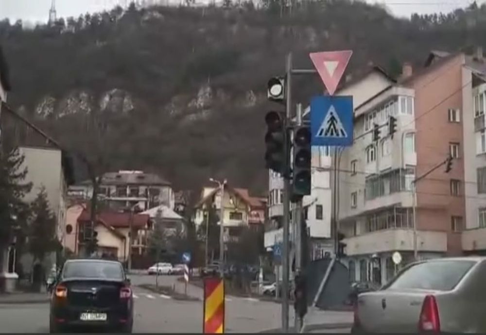 SEMAFORUL defect și MINCIUNA