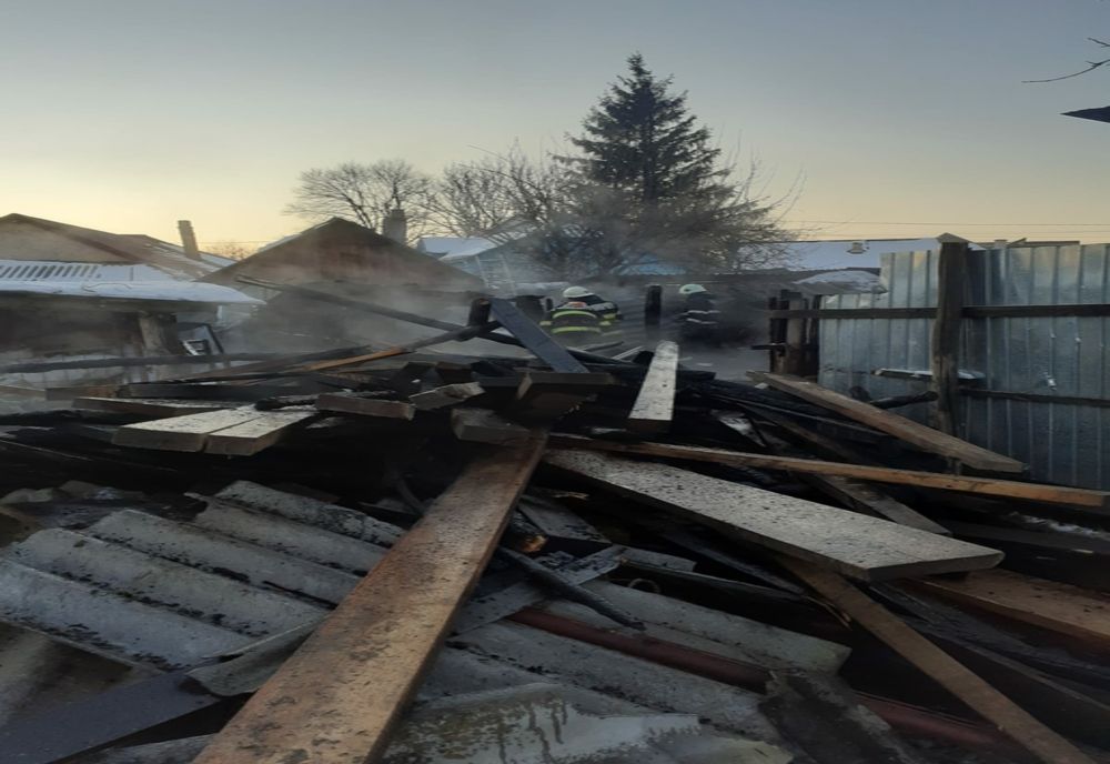 Anexă distrusă de incendiu! Au ars 15 găini
