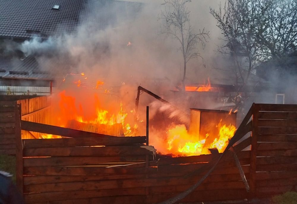 Incendiu la o casă parohială din Neamț