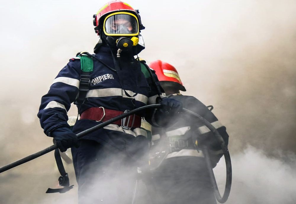 Gospodărie distrusă de foc în Țibucani