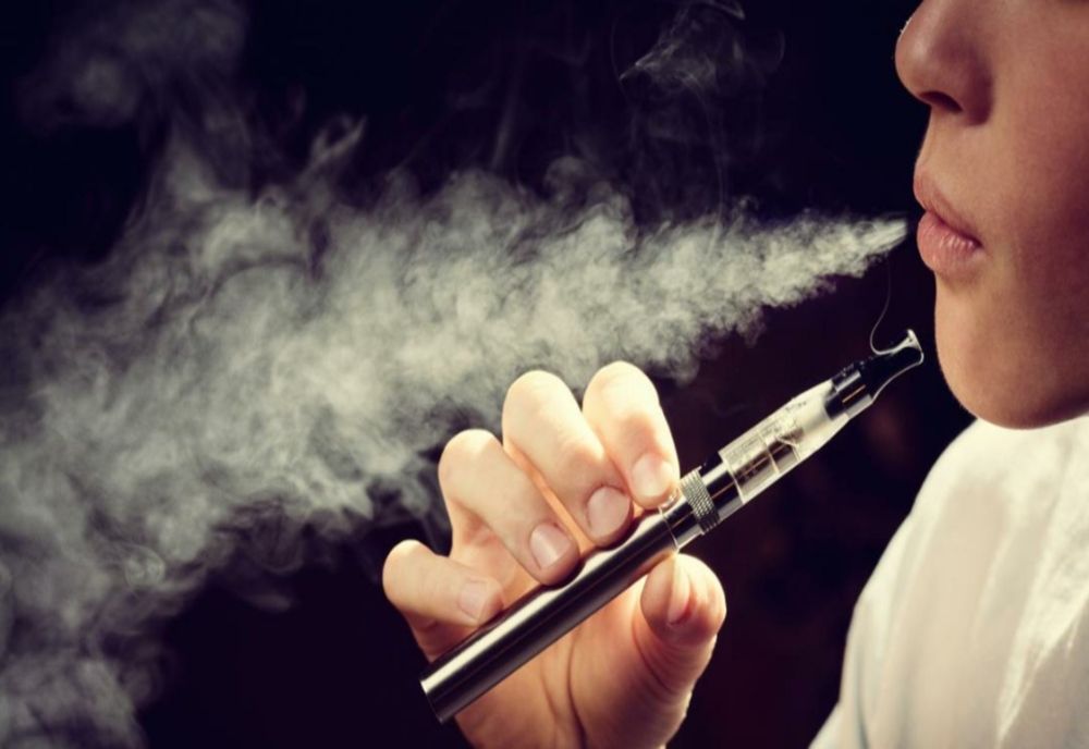 Medicul Beatrice Mahler trage un semnal de alarmă: Țigările electronice pot provoca forme de pneumonie care ar putea duce la internare în spital