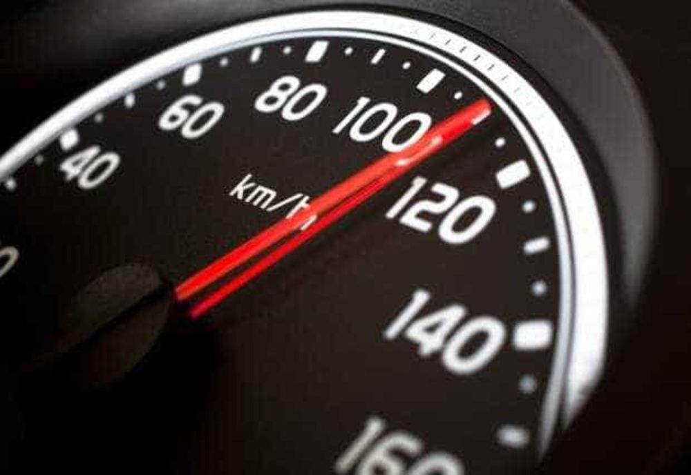 Accident rutier provocat de un șofer fără permis care circula cu 132 km/h