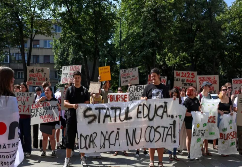 SINDICATELE DIN EDUCAȚIE ÎNCEP MIERCURI PROTESTELE ȘI CER DEMISIA MINISTRULUI DANIEL DAVID. GUVERNUL BOLOJAN, ACUZAT CĂ A CREAT O CRIZĂ FĂRĂ PRECEDENT ÎN SISTEM