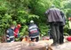 Un bărbat a decedat după ce a căzut într-o râpă (FOTO)
