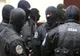 Scandal în Roznov. Au intervenit mascații