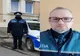 Erou de serviciu: un polițist a salvat doi oameni dintr-un autoturism în flăcări 