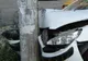 Un șofer beat s-a oprit cu mașina într-un stalp