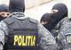 Percheziții la două persoane bănuite că ar fi tâlhărit un bătrân