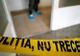 Bărbat găsit decedat în scara blocului