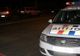 Au încercat să fugă de polițiști dar s-au oprit cu mașina într-un parapet