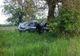 S-a oprit cu mașina în copac! Șoferița neatentă și un copil de 10 ani au ajuns la spital