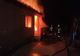 O casă a fost distrusa de incendiu după ce proprietarul a încercat să aprindă focul cu benzină