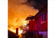 Incendiu la o locuință din Piatra Neamț. Proprietarul, scos din flăcări de un vecin