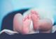 TRAGEDIE ÎN BELGIA: BEBELUȘ DE 15 LUNI GĂSIT MORT ÎNTR-O MAȘINĂ, UITAT DE TATĂ ÎN PARCARE